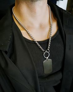 This is a bold necklace made from high-quality stainless steel. The oversized curb link Chain design is chunky, creating a powerful and striking appearance. The necklace features an ID tag Dog tag pendant. Made from high-quality materials, this necklace is durable and built to last. The stainless steel construction means that it is resistant to tarnishing and corrosion, ensuring that it will maintain its stunning appearance for years to come. This is a waterproof and sweatproof hip hop style gru Grunge Jewelry, Bold Necklace, Style Hip Hop, Mens Silver Necklace, Style Punk, Perfect Gift For Him, Punk Style, Steel Necklace, Style Necklace