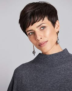 Pixie Bob Hair, Short Dark Hair, Cabello Hair, Pixie Haircut For Thick Hair, Girl Haircuts