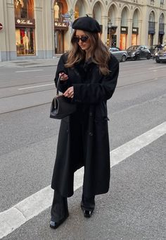 livia_auer | Zalando Parisian High Fashion, Winter Italian Fashion, Paris Cold Weather Outfit, Italian Outfit Winter, Italian Winter Fashion, Beret Outfits, Paris Winter Fashion, Milan Outfits, Italian Fashion Street