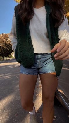 Fall In Summer Outfits, Fall Outfits With Denim Shorts, Stay In Date Outfit, Late Summer Outfits Midsize, Simple Stylish Outfits Summer, Jewel Tone Casual Outfits, Rylan Mcknight Outfits, Summer Teacher Outfits Hot Weather, Pulse Size Summer Outfits