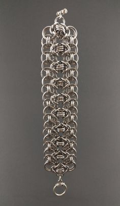 Stainless steel Rondo Ala Byzantine bracelet. Please note on order your wrist size so we can adjust accordingly. Chainmaille Jewelry Patterns, Chain Maille Patterns, Chainmail Patterns, Byzantine Bracelet, Jump Ring Jewelry, Chainmail Bracelet, Diy Chain, Chainmail Jewelry, Chainmaille Bracelet