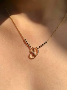 Initial Mangalsutra Designs, Mangalsutra With Initials, Cute Mangalsutra Designs, Magal Sutra Design Gold, Delicate Mangalsutra Designs, New Mangalsutra Designs Gold, Mangalsutra Chain Designs Gold, Trending Mangalsutra Designs, Simple Mangalsutra Design