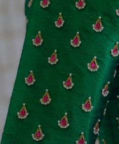 Aari Buttas, Blogs Design, Wedding Blouses, Maggam Designs, Small Flower Design, Stitching Diy, Maggam Blouse, Mirror Work Blouse Design, Beautiful Teeth