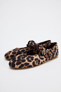 ANIMAL PRINT DOUBLE STRAP MARY JANES STRAP BALLET FLATS - Leopard | ZARA United States Leopard Ballet Flats, Blazers Shoes, Zapatos Mary Jane, Medium Tv Show, Joggers Shoes, Animal Print Shoes, Technology Fashion, Celebrity Lifestyle, Cardigan Sweater Dress