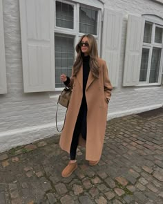 fashion Fall Wool Coat Outfit, Chilled Work Outfits, Winter2023 Outfit, Neutral Fall Outfits 2023, Everyday Autumn Outfits, Autumn Outfits Coat, Prague Outfits Fall, Winter Womens Outfits 2023, Autumn 2023 Outfits