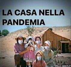 a group of people wearing masks in front of a building with the words la casa nelia pandemia