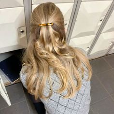 French Hairstyle, Autumn Hair, Wavy Hairstyle, Warm Blonde, French Hair, Quick Hairstyles, Dream Hair, Cozy Fall, Down Hairstyles