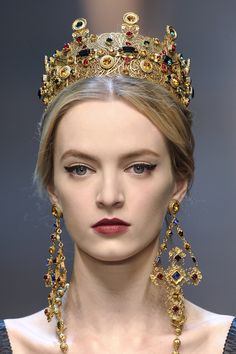 Dolce & Gabbana Byzantine Fashion, 파티 드레스, Tiaras And Crowns, Headdress, Milan Fashion Week, Amazing Jewelry, Headpiece, Tiara