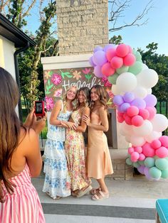 Birthday Brunch Activities, Birthday Brunch Party Outfit, Birthday Brunch Party Ideas Decor, Prom Morning, 15th Bday Party Ideas, Flower Birthday Photoshoot, Lunch Party Ideas, Birthday Brunch Outfit, Hoco Party