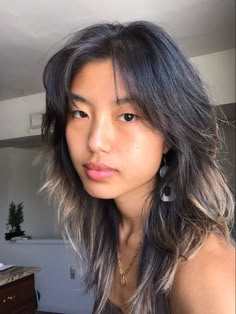 Medium Shag Haircut Curtain Bangs, Medium Length Haircut With Layers Unstyled, Layered Straight Medium Length Hair, Women Haircut Wolfcut, Wolfcut Hair Women Medium, Layered Hair With Under Dye, Wolfcut Hair Long With Color, Shags For Straight Hair, Wolf Haircut With Highlights