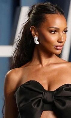 Jasmine Tookes Hairstyles, Half Up Half Down Wedding Hair 2023, Hair Ideas For High Neck Dress, Slicked Prom Hairstyles, Red Carpet Hair Down, Slick Back Hairstyles Going Out, Kendall Jenner Curly Hair, Hairstyles Wedding Guest Medium, Half Up Slicked Back Hair