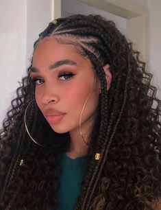 Beatriz Santana - cabelo - tranças - tiara - beleza - https://stealthelook.com.br Braids In Curly Hair Natural Curls, Braids Curls Hairstyles, Hairstyles Avatar, Avatar Braids, Fulani Braids Natural Hair, Braid Inspo For Black Women, Curly Weave Hairstyles, African Hair Braiding Styles, Cute Curly Hairstyles