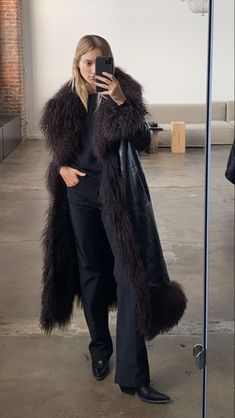 Nighttime Winter Outfits, Mob Wife Outfit Aesthetic, December Outfits Winter, Corporate Outfits, Cute Winter Outfits, Mode Inspo, Autumn Outfit, Professional Outfits, Winter Fashion Outfits