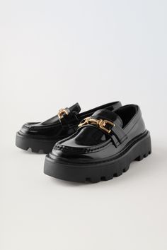 FAUX PATENT LEATHER PENNY LOAFERS Patent Loafers, Chunky Loafers, Patent Leather Loafers, Zara Girl, Trendy Outfit, Polyurethane Foam, Lug Sole, Penny Loafers, Leather Loafers