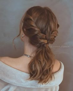 Cute Hair Inspo For Long Hair, Side Of Head Braid Hairstyles, Formal Ponytail Hairstyles Medium Length, Theater Hairstyles, Classy Prom Hair, Simple Prom Hair, Simple Wedding Hairstyles