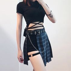 Goth Outfit, Korean Fashion Trends, Pop Punk, Plaid Skirt, Korean Street Fashion, Edgy Outfits, Gothic Lolita, Plaid Skirts, Kpop Fashion