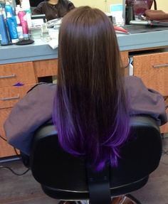 dark brown to purple ombré Brown To Purple Ombre Hair, Brown To Purple Ombre, Brown Hair Fade, Purple Hair Tips, Party Tips And Tricks, Purple Brown Hair, Hidden Hair Color, Dark Purple Hair