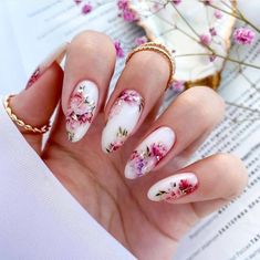 Pressed Floral Nails, Floral Nails Acrylic, Flower Spring Nails, Latest Nail Trends, Green Nail Designs, Cute Spring Nails, Pretty Nail Art Designs