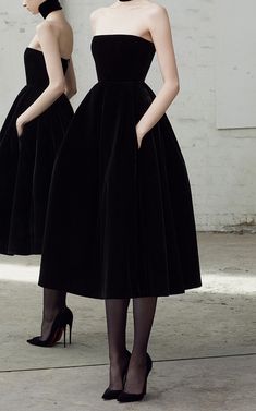 Outfit Elegantes, Evening Midi Dress, Strapless Evening Gowns, Alex Perry, Looks Street Style, Fun Fashion, Ladies Dress Design, Black Dresses