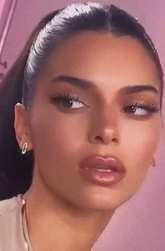 pinterest | emmareaza ☼ Kendall Jenner Glam, Kendall Jenner Aesthetic, Jenner Outfits, Pink Wall, Aesthetic Pink, Kendall And Kylie, Kendall Jenner Style, Natural Makeup Looks