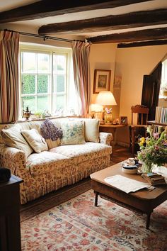 70+ Cozy English Cottage Living Room Ideas English Cottage Living Room Ideas, Cottage Living Room Ideas, English Cottage Living Room, Cozy Cottage Living Room, Cozy English Cottage, Cottage Living Room, Living Room Styles, Room Styles