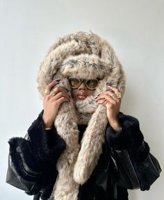 tulieyaito Under Your Spell, Easy Winter Outfit, Fur Hat, Pinterest Fashion, Kendall Jenner Style, Outfits With Hats, Winter Outfits Women, Winter Fashion Outfits, Fashion Killa