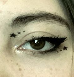 Eyeliner For Wide Eyes, Found Heaven Tour Makeup, Makeup With Stars Stamp, Star Eyeliner Stamp Looks, Aesthetic Eyeliner Ideas, Star Makeup Eyeliner, Simple Egirl Makeup Ideas, Eyeliner Stars Makeup, Liner Ideas Eye