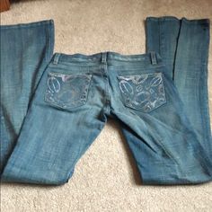 Light Wash Bebe Jeans. Size 25. Rhinestone On Back Pockets. No Stones Missing. Brand New With Tags Comes With Replaceable Stones Thirteen 2003, Bebe Jeans, Y2k Fits, Rhinestone Jeans, Blue Flare Jeans, Premium Denim Jeans, Flare Denim Jeans, Long Jeans, Distressed Denim Jeans