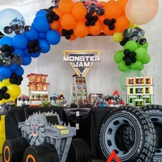 Arco orgánico de globos, candy bar monster jam Monster Trucks Party Ideas, Monster Jam Trunk Or Treat, Monster Jam Birthday Party Ideas Diy, Monster Jam Birthday Shirt