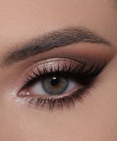 Glam Eye Makeup, Silver Eyeshadow, New Year's Makeup, New Years Eve Makeup, Glitter Eye Makeup, Eye Makeup Pictures, Makijaż Smokey Eye, Braut Make-up