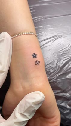 25+ Minimalist Tattoo Ideas for Both Men and Women (2023 Guide) 16 Tattoo, Cute Simple Tattoos, Basic Tattoos, Small Girly Tattoos, Tato Henna, Small Pretty Tattoos, Petite Tattoos, Small Hand Tattoos, Classy Tattoos