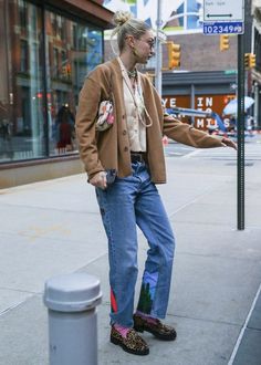 Outfit Ideas With Loafers, Baggy Outfits, Baggy Outfit Ideas, Apartment In New York, Gigi Hadid Outfits, Look Boho Chic, Leopard Loafers, Gigi Hadid Style, Loafers Outfit