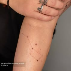 Stick And Poke Tattoo Constellation, Plough Constellation Tattoo, Small Big Dipper Tattoo, Big And Small Dipper Tattoo, Fine Line Tattoo Constellation, Small Dipper Tattoo, Constilations Tattoo, Big Dipper Tattoo Design, Big Dipper Constellation Tattoo