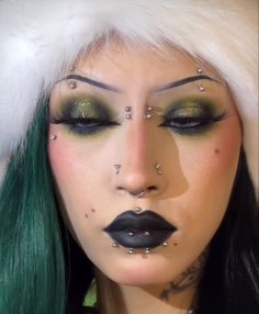 Green Emo Makeup, Under Eye Cat Eye Makeup, Green Makeup Goth, Fun Goth Makeup, Fairy Goth Makeup, Green Grunge Makeup, Green Alt Makeup, Green Goth Makeup, Colorful Goth Makeup