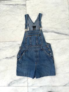 Vintage 90s Y2K No Boundaries Denim 100% Cotton Shorts Overalls  Size Large 11/13 Plaid trim. Carpenter bibs There is a non active stain on one of the back straps Please see all photos for measurements and condition  Authentic 90s Cutoff Jeans With Pockets, 90s Style Medium Wash Denim Jumpsuit, 90s Style Denim Jumpsuit With Pockets, Shorts Overalls, Womens Jumpsuits, No Boundaries, Back Strap, Overall Shorts, Cotton Shorts