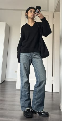 Low Rise Jeans With Sweater, Classic Grunge Outfits, Plain Black Tshirt Outfit, Black High Rise Jeans Outfit, Dark Feminine Outfits Ideas, Straight Leg Outfits, Modest Dark Feminine Outfits, Black Skinning Jeans Outfit 2024, Black Denim On Denim Outfit