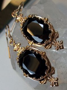 Onyx Aesthetic Gem, Black Gem Jewelry, Gold And Black Earrings, Elegant Rose Gold Jewelry With Black Diamonds, Classic Onyx Jewelry For Party, Exquisite Black Formal Jewelry, Elegant Gold Earrings With Black Diamonds, Elegant Onyx Jewelry, Elegant Round Onyx Jewelry