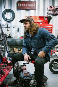 Garage Photoshoot Men, Garage Photoshoot, Music Culture, Rugged Men, Men Street Fashion, Three Friends, Cool Outfits For Men, Hair And Beard Styles