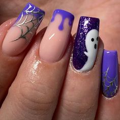 Short Coffin Shape Nails Halloween, Simple Halloween Nails Glitter, Purple Fall Nails Short, Purple Nails Homecoming, Salem Nails Ideas, Purple Glitter Halloween Nails, Light Purple Halloween Nails, Black And Purple Halloween Nail Designs, Purple And Black Halloween Nails Designs