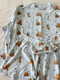 Fall, cozy, cozy vibes, halloween pjs, peanuts halloween pjs, fall vibes, halloween vibes, halloween, cute halloween Cozy Fall Pjs, Halloween Shopping Aesthetic, Halloween Pajamas Aesthetic, Fall Pjs Aesthetic, Spooky Pjs, Halloween Aesthetic Outfits, Halloween Outfits Aesthetic, Fall Pjs