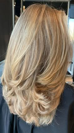 Good Haircut, Layered Haircuts For Medium Hair, Hairstyles For Layered Hair, Long Layered Haircuts, Layered Haircut, Haircuts For Medium Hair, Medium Hair Cuts, Medium Length Hair Cuts, Hairstyles Haircuts