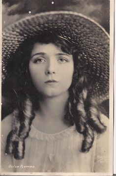 Olive Thomas, silent film star. Found this in a junk store in Sherman, TX. 1920s Beauty, Hollywood Babylon, Silent Films, Hot Dishes