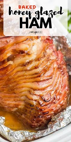 Wondering what to serve at your Christmas dinner party? Here's a Thanksgiving dinner recipe for a honey glazed ham!  Tender and juicy with a sweet honey brown sugar glaze, this baked ham is an easy Thanksgiving main dish everyone will love! Thanksgiving Ham Glaze, Sweet Ham Glaze, Baked Ham Glaze Recipe, Honey Baked Ham Glaze, Peach Glazed Ham, Brown Sugar Ham Recipes, Ham Glaze Recipe Brown Sugar, Homemade Ham Glaze, Baked Ham Glaze