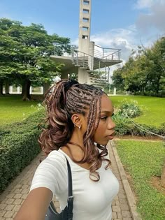 Spiral Braids For Black Women, Brown Curly End Braids, Brown Braids With Curls At The End, Short Spiral Curls Braids, December Hairstyles, Mid Length Braids, Light Brown French Curl Braids, Box Braids Zendaya, French Braid Short Hair