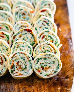 there are many rolls that are on the cutting board