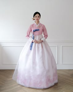 Hanbok Party Dress, South Korean Traditional Dress, Korean Traditional Dress Royal, South Korea Clothes, Korean Wedding Dress Traditional, Korean Hanbok Princesses, Hanbok Female, Korean Outfits Women, Pink Hanbok