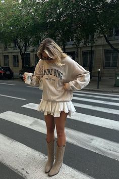 50+ Elevated Cowboy Boots Outfit Ideas For Every Occasion Look Legging, Bota Country, Look Festival, Beige Outfit, Stockholm Fashion