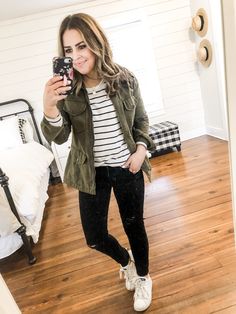 Olive Hoodie Outfit Woman, Olive Jean Jacket Outfit, Olive Green Utility Jacket Outfits, Olive Green Jacket Outfit Fall, Olive Green Shacket Outfit, Green Jean Jacket Outfit, Parka Outfit Spring, Army Jacket Women Outfit, Utility Jacket Outfit Fall