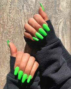 † JODI DIAMOND 🔥 JodiDiamond.com ⟁ Green Coffin Nails, Bright Acrylic Nails, Acrylic Nails Natural, Neon Green Nails, Green Acrylic Nails, Gel Pedicure, French Pedicure, Green Nail Polish, Green Nail