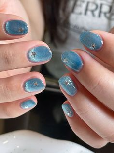 Blue Sparkle Nails Short, Short Nail Designs Asian, Nails Design Blue And White, Short Nail New Year Designs, Winter Short Gel Nails, Weird Short Nails, Magnetic Nail Art Design, Blue Manicure Ideas For Short Nails, Cute Really Short Nails